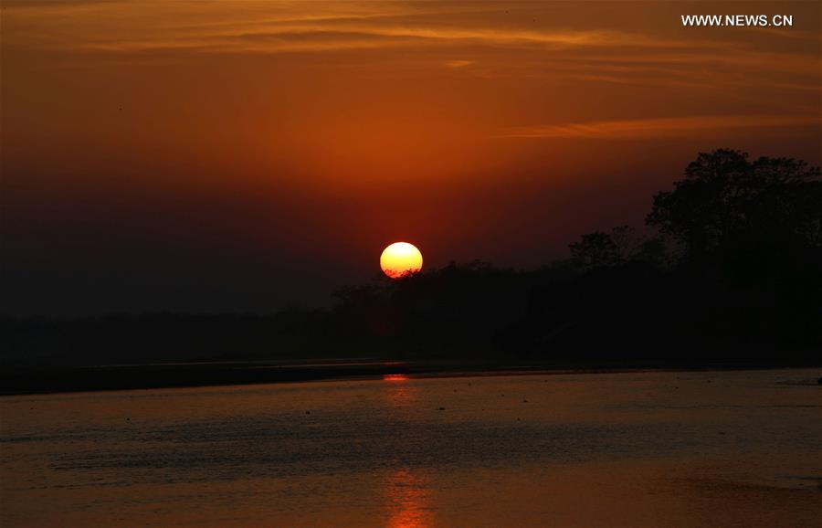 NEPAL-CHITWAN-SUNSET