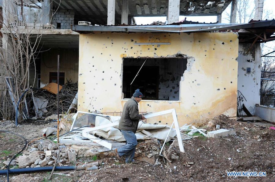 SYRIA-ZABADANI-WAR-RAVAGED CITY-FAMILIES-RETURNING