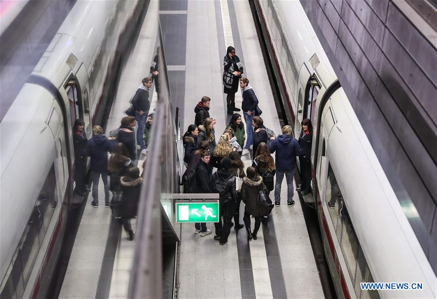 GERMANY-BERLIN-STORM-LONG-DISTANCE TRAINS-CANCELLED