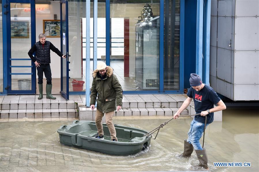 FRANCE-PARIS-FLOODS RISK-ORANGE ALERT