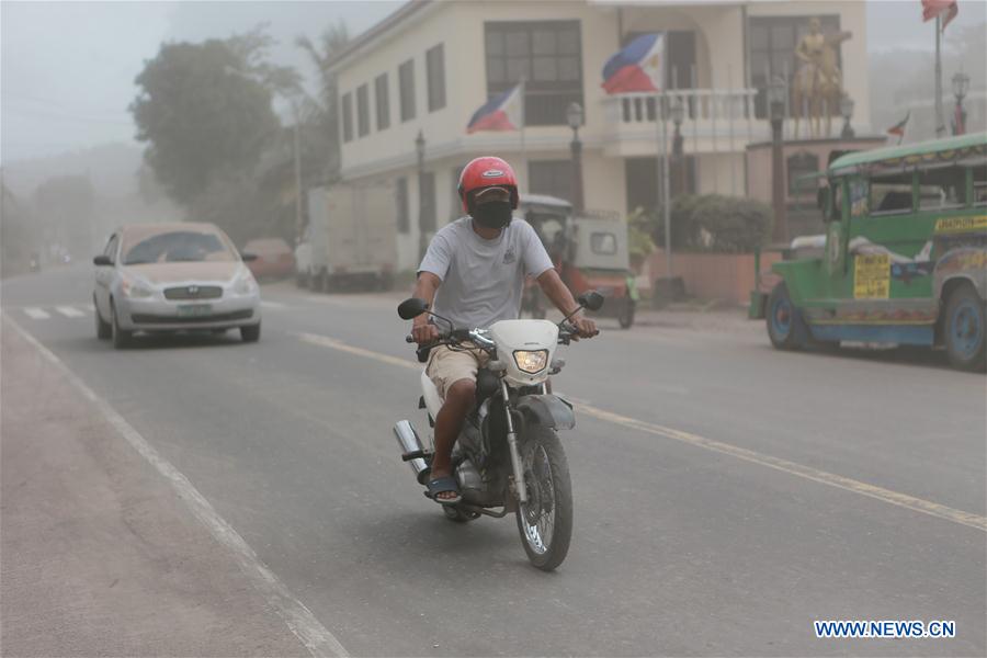 PHILIPPINES-ALBAY-MAYON VOLCANO-ERUPTION-ASH