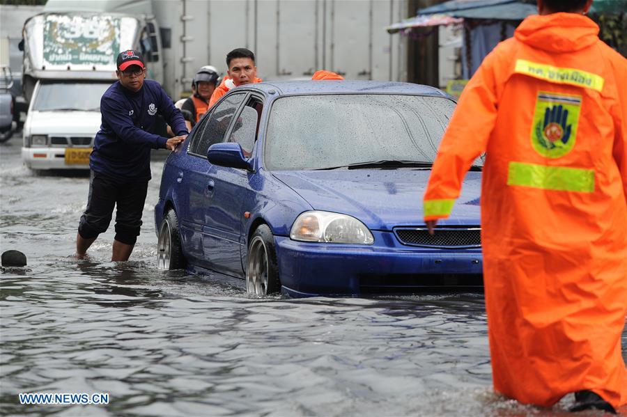 THAILAND-BANGKOK-TRAFFIC-RAIN-FLOOD