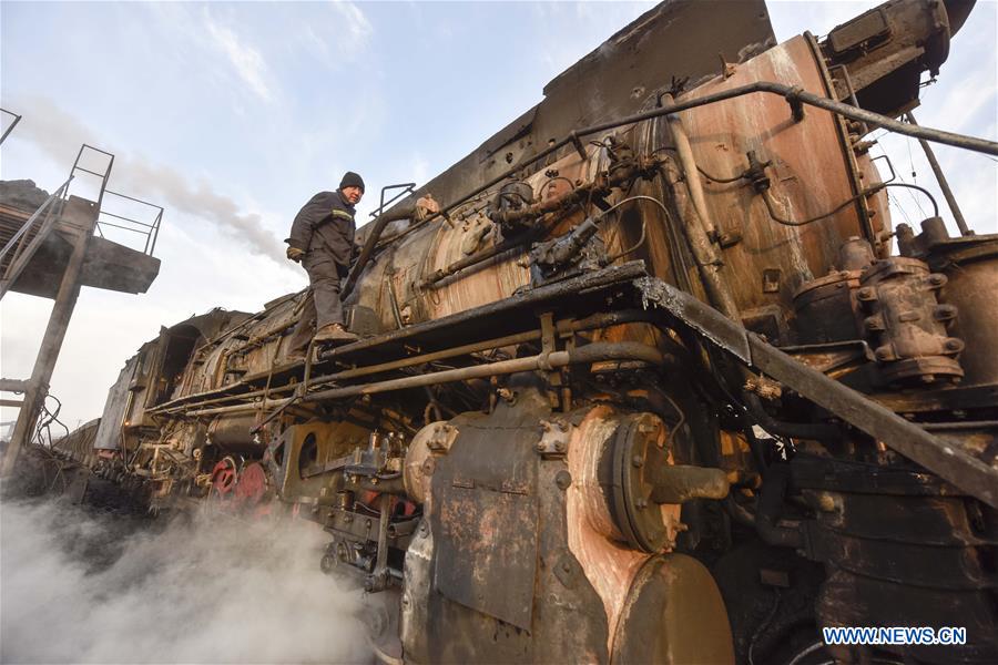 CHINA-XINJIANG-STEAM LOCOMOTIVE-DRIVER (CN)