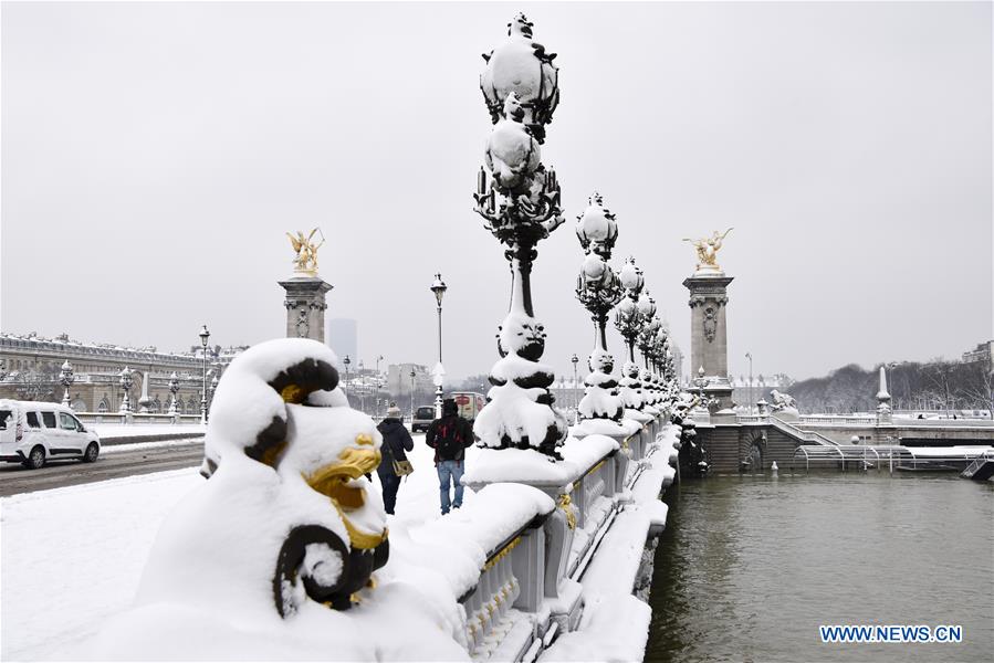 FRANCE-PARIS-SNOW