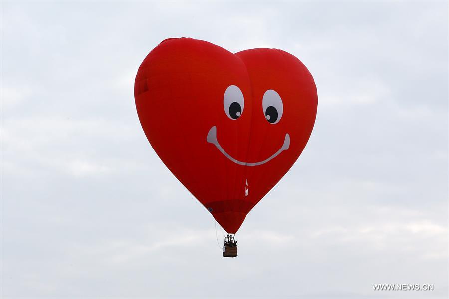 PHILIPPINES-PAMPANGA-HOT AIR BALLOON