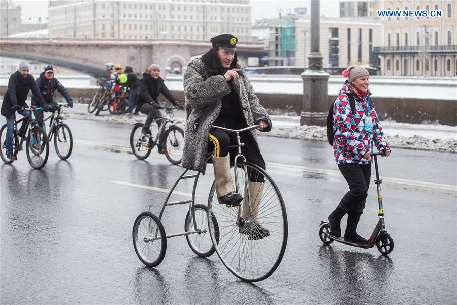 RUSSIA-MOSCOW-WINTER BIKE PARADE