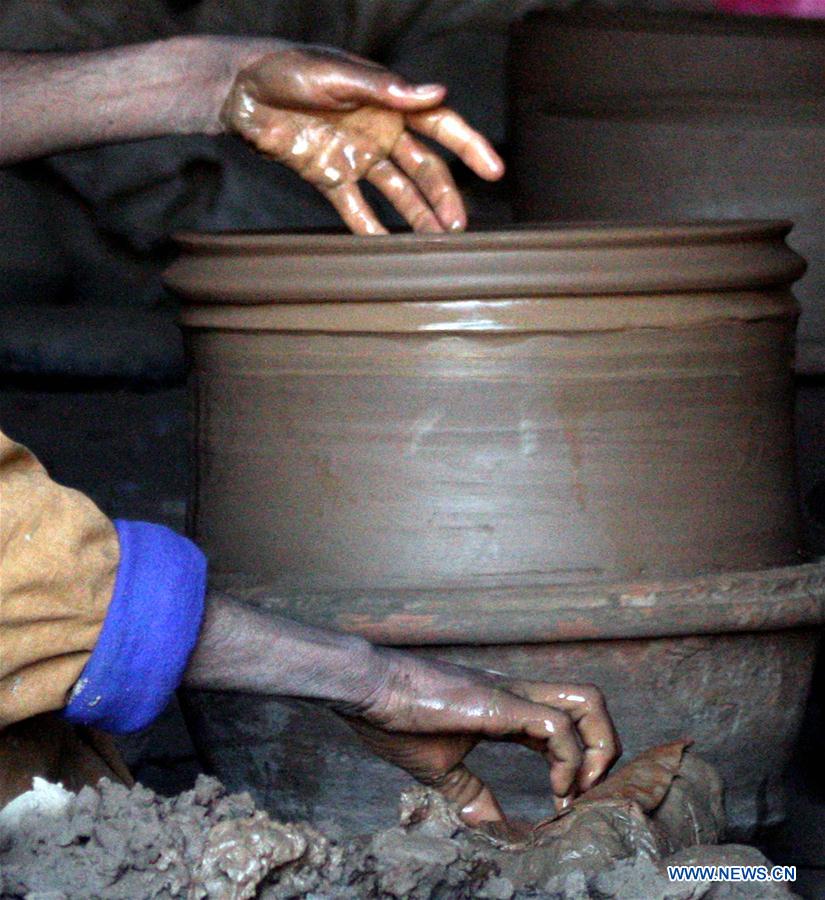 PAKISTAN-PESHAWAR-POTTERY