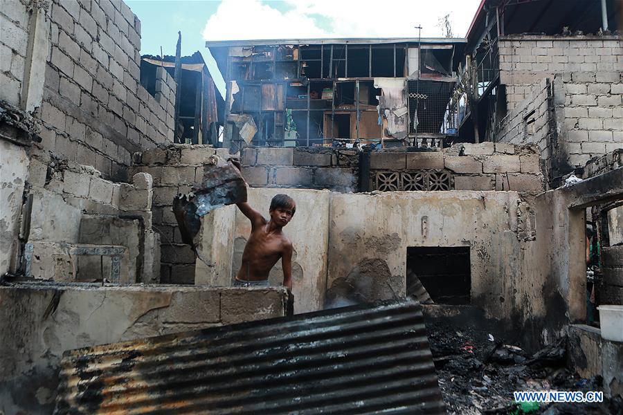 PHILIPPINES-QUEZON CITY-SLUM AREA-FIRE