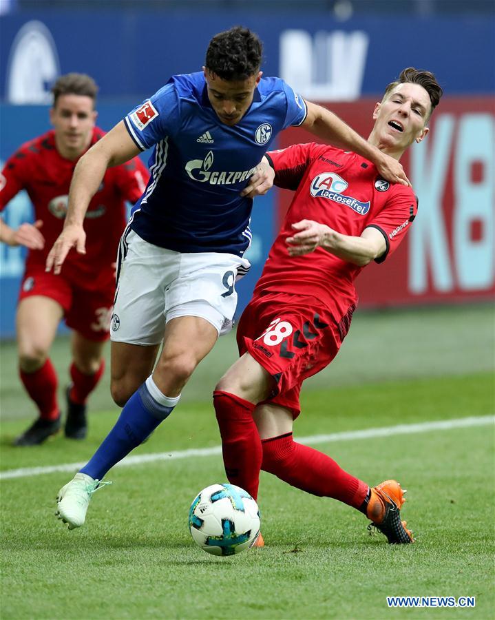 (SP)GERMANY-GELSENKIRCHEN-SOCCER-BUNDESLIGA-S04 VS SCF