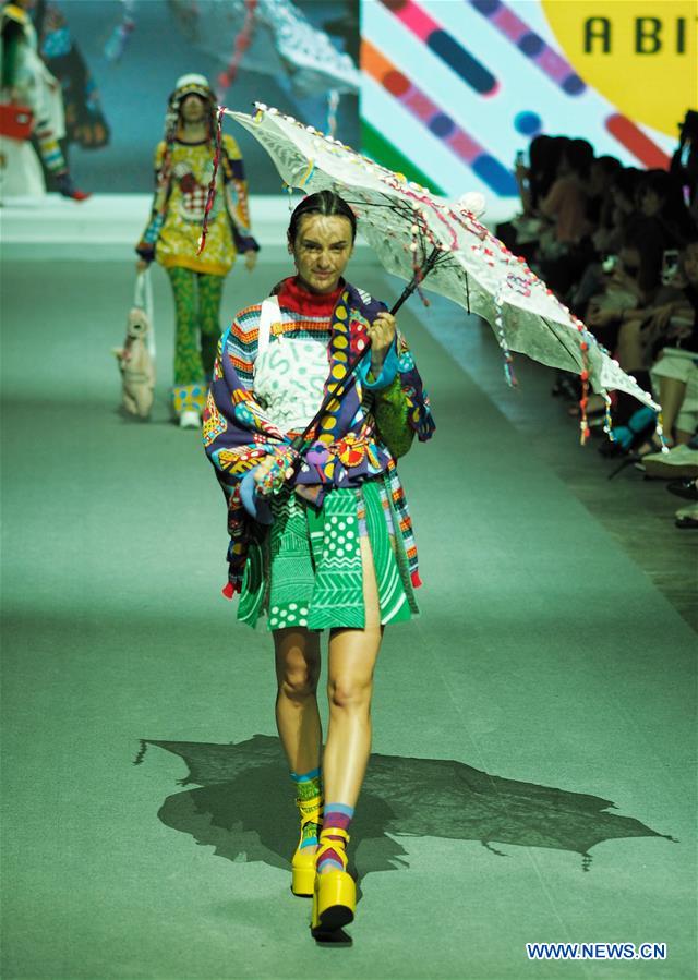 #CHINA-HONG KONG-GRADUATES-FASHION SHOW (CN*)