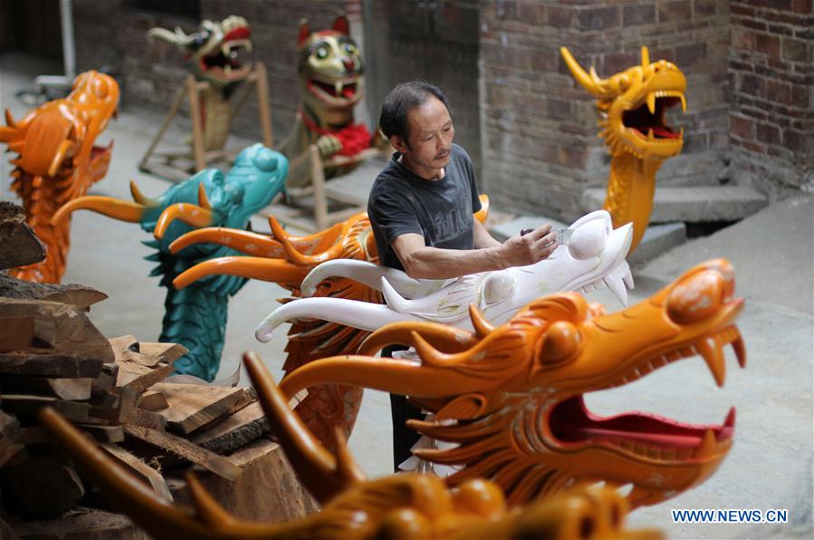 #CHINA-HUNAN-DRAGON BOAT BOW MAKING (CN)