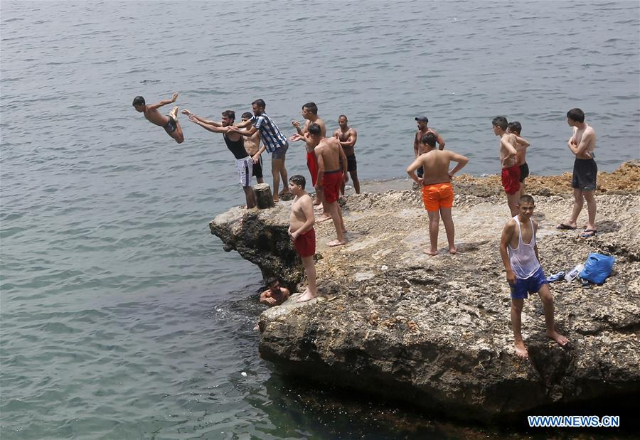 LEBANON-BEIRUT-SUMMER-HEAT RELIEF