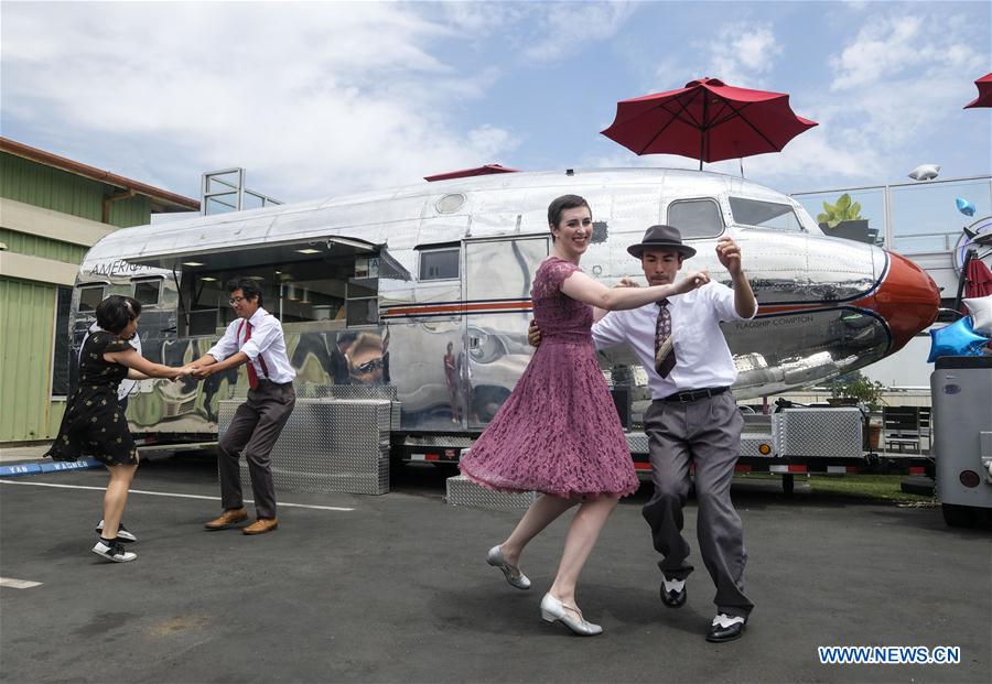 U.S.-LOS ANGELES-AIRPLANE-FOOD TRUCK