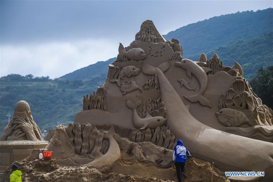 CHINA-ZHEJIANG-SAND SCULPTURE-FESTIVAL-PREPARATION (CN)