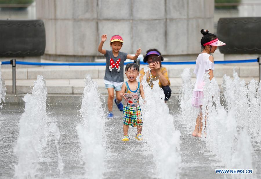 SOUTH KOREA-SEOUL-HOT WEATHER