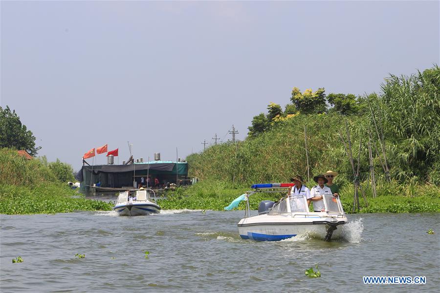 CHINA-HUBEI-HONGHU-LAKE PATROLLER (CN)