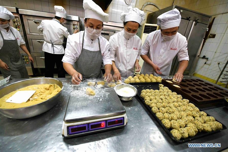 #CHINA-MID-AUTUMN FESTIVAL-MOON CAKE-PREPARATION (CN)