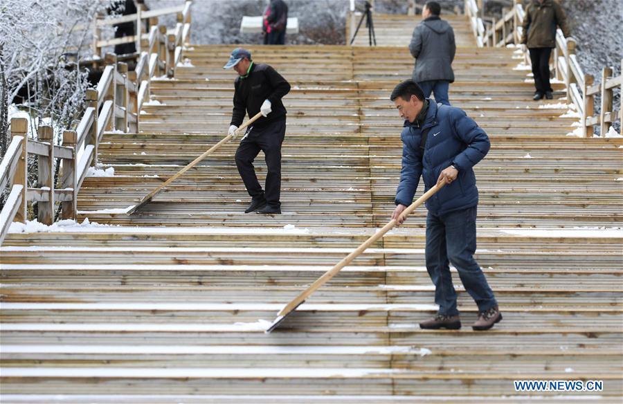 CHINA-SICHUAN-SANITARY WORKER-PHOTO SHOOTING (CN)