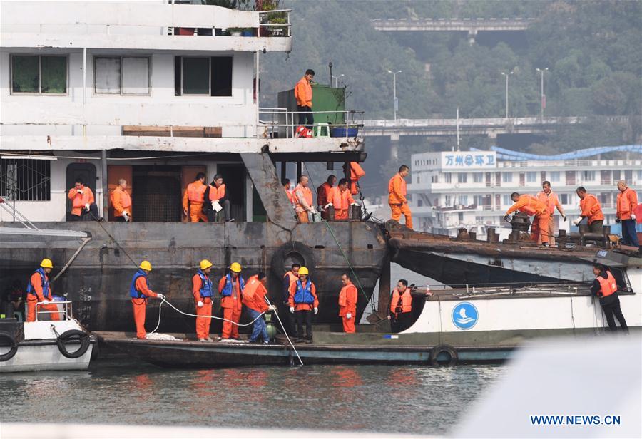 CHINA-CHONGQING-BUS CRASH-RESCUE (CN)