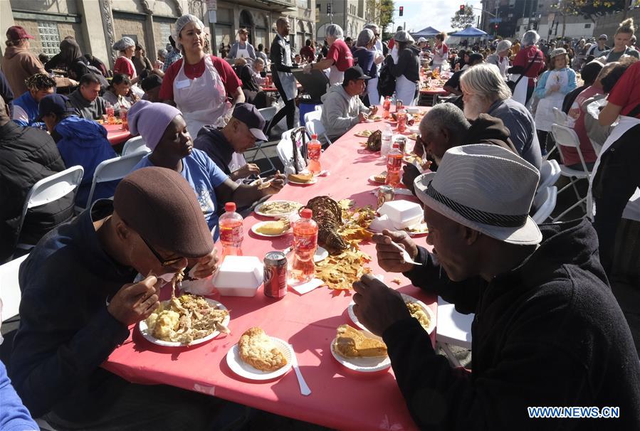 U.S.-LOS ANGELES-THANKSGIVING-FREE MEAL