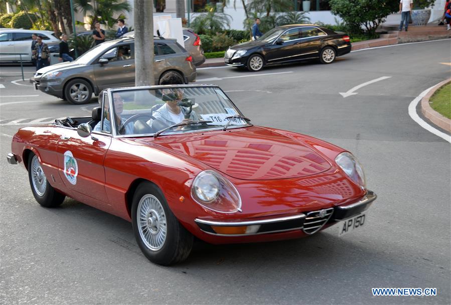 VIETNAM-HANOI-VINTAGE CAR SHOW