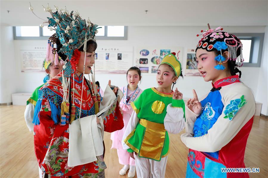 #CHINA-JIANGSU-HUANGMEI OPERA-STUDENTS (CN)