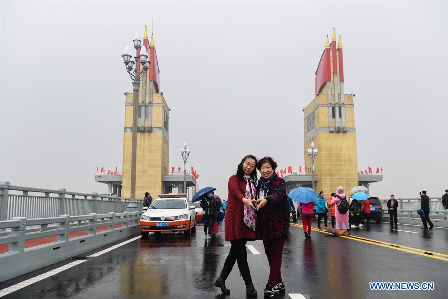 Xinhua Headlines: China's landmark Yangtze River bridge reopens to traffic