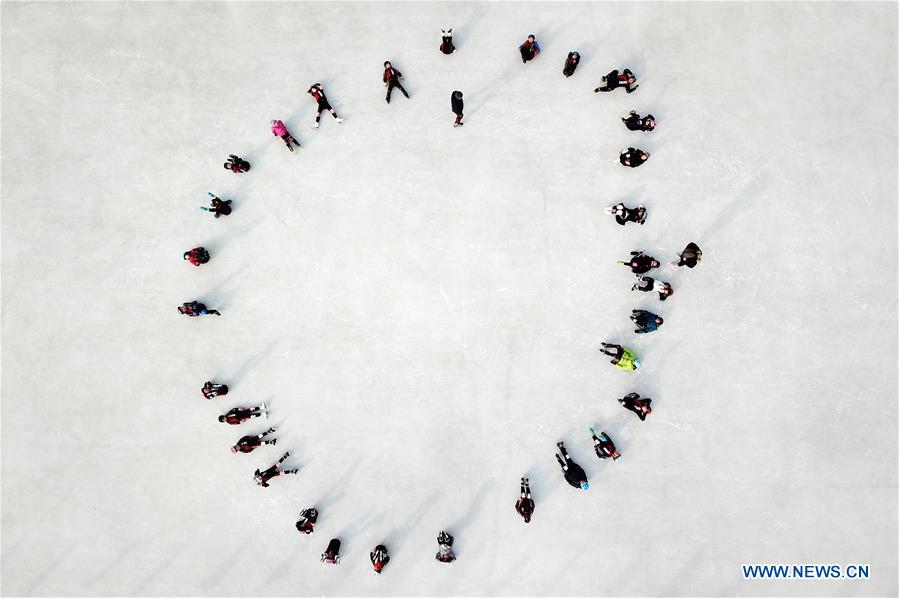 (SP)CHINA-BEIJING-YANQING-PRIMARY SCHOOL STUDENTS-SKATING(CN)