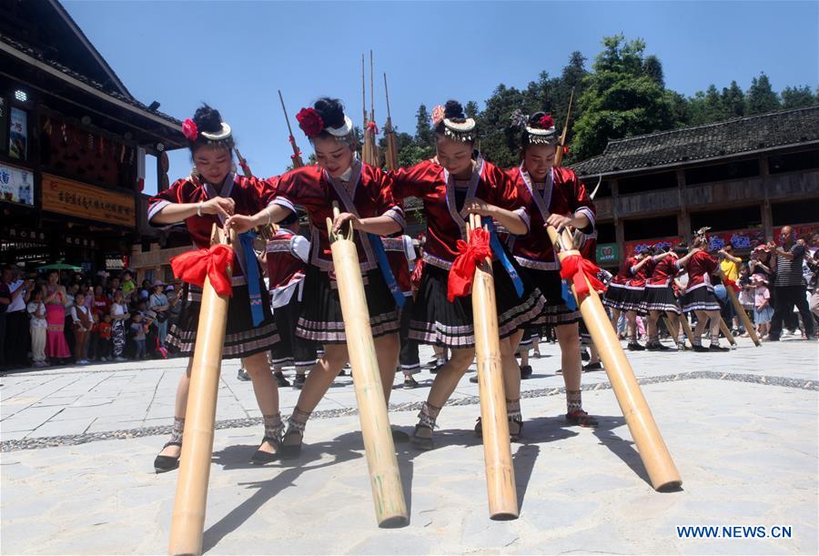 #CHINA-RONGSHUI-LABOR DAY HOLIDAY-TOURISM (CN)