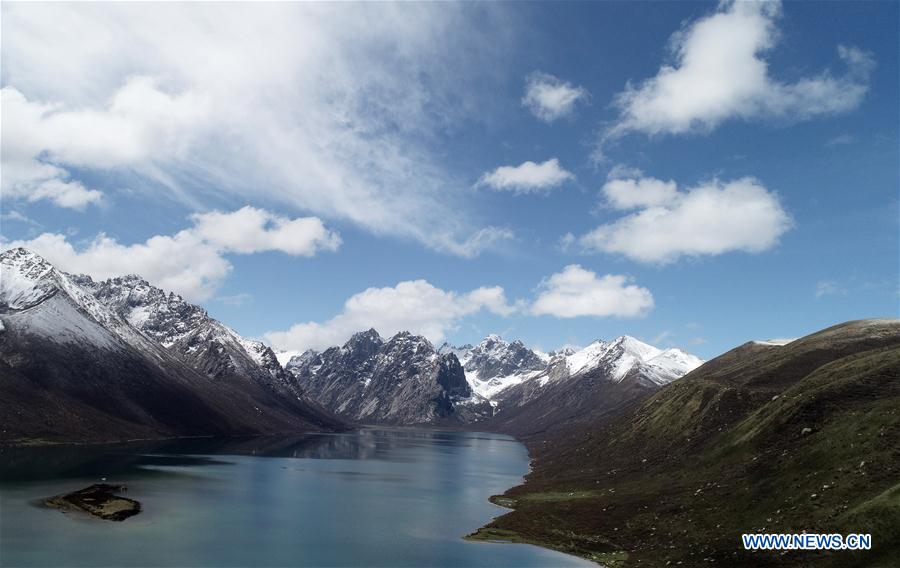 CHINA-QINGHAI-NIANBAOYUZE-MOUNTAIN-SCENERY (CN)