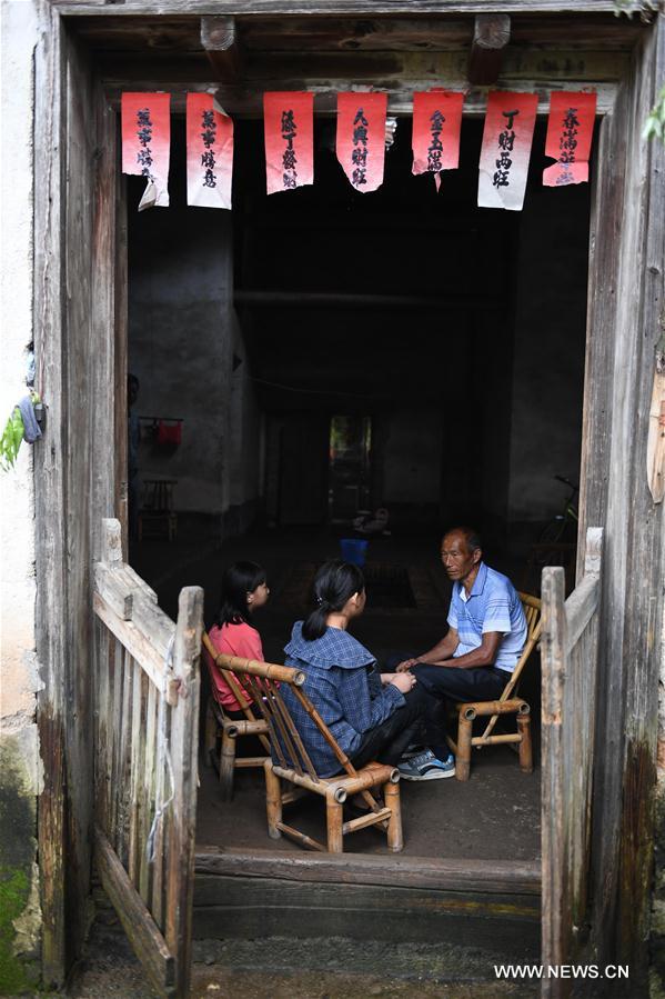 CHINA-JIANGXI-YUDU-MARTYR GRAVE KEEPER (CN)