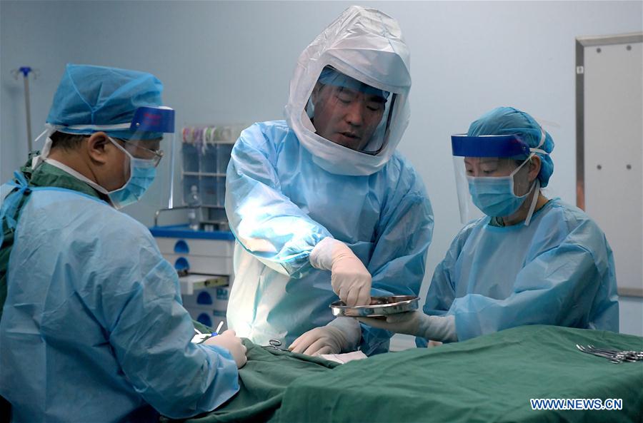 CHINA-HENAN-ZHENGZHOU-SURGEON-FENG XIULING