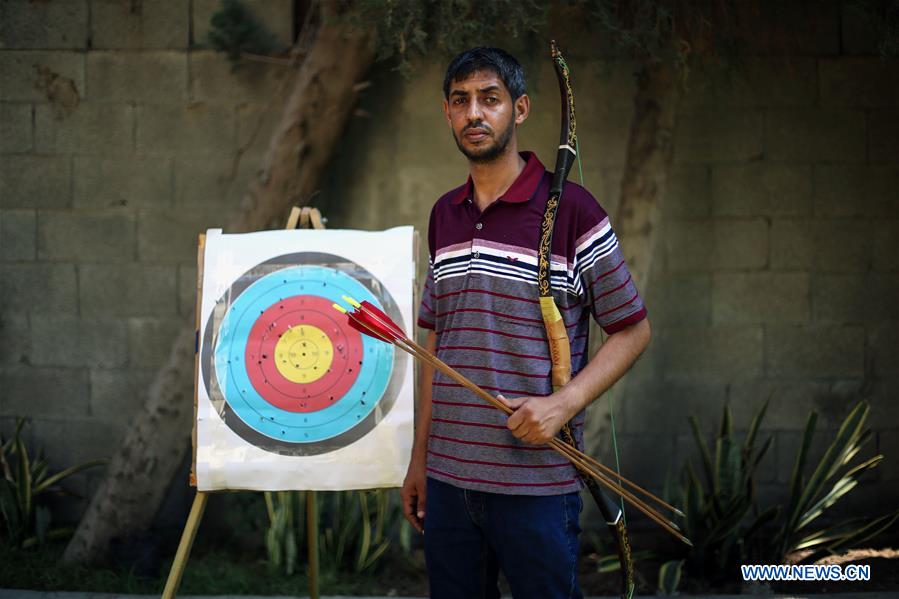 MIDEAST-GAZA-CRAFTSMAN-ARROW AND BOW