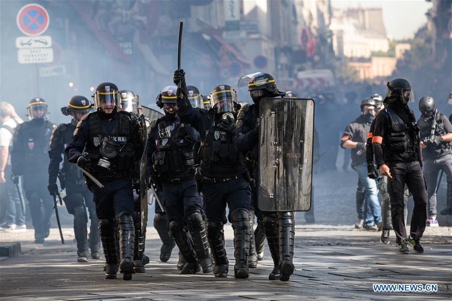 FRANCE-PARIS-PROTEST-POLICE-"YELLOW VEST"