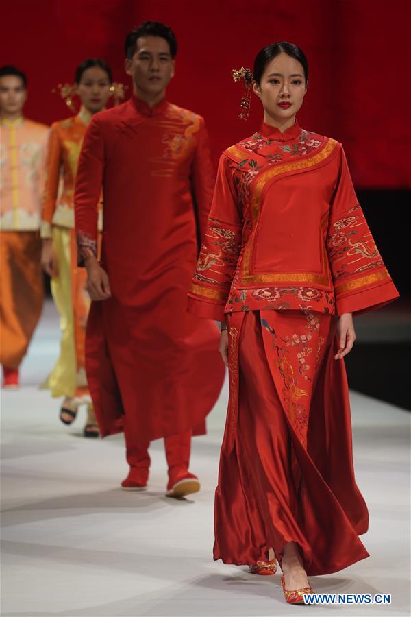 CHINA-JIANGSU-WEDDING DRESS-FASHION SHOW (CN)