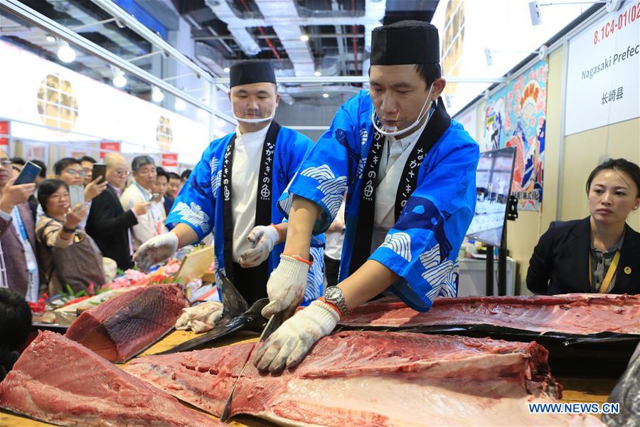 (CIIE)CHINA-SHANGHAI-CIIE-FOOD-JAPAN-TUNA DISINTEGRATING SHOW (CN)