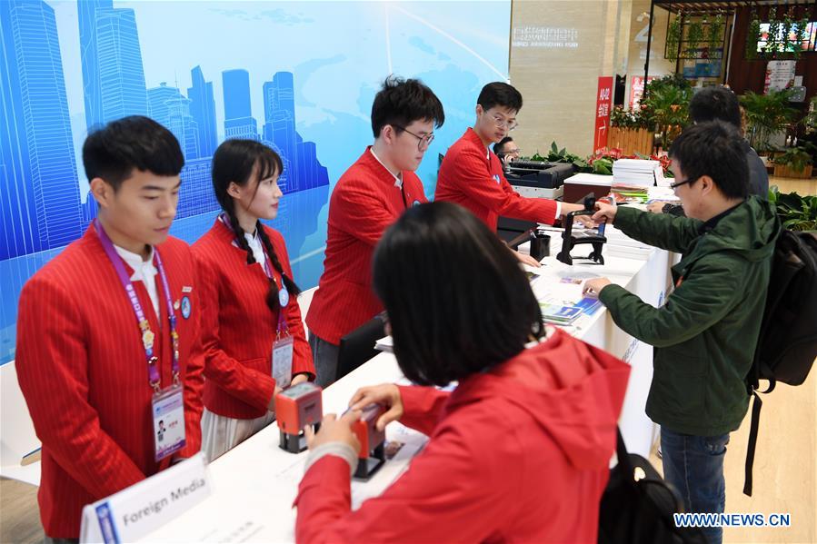 (CIIE)CHINA-SHANGHAI-CIIE-VOLUNTEERS (CN)