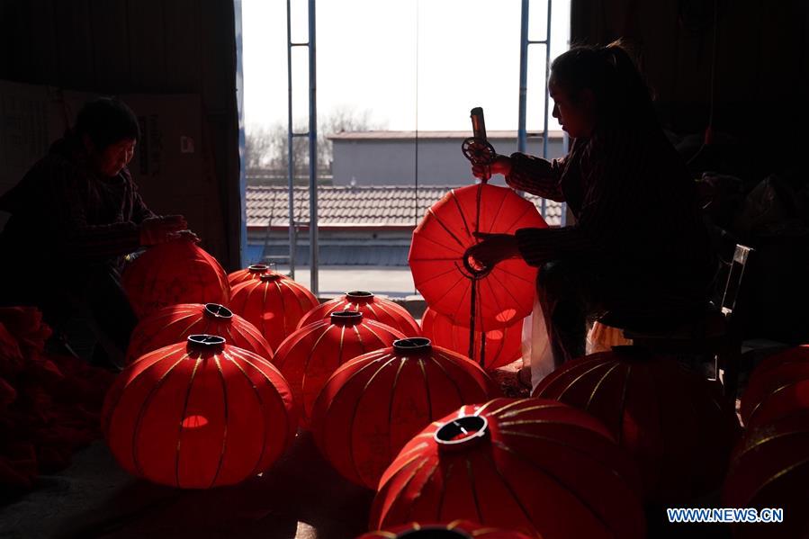 CHINA-HEBEI-RENXIAN-RED LANTERNS MAKING (CN)