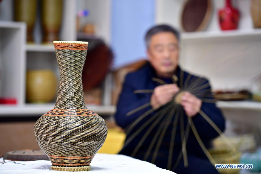 CHINA-HENAN- BAMBOO WEAVING (CN)