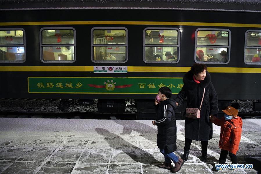 CHINA-GANSU-SPRING FESTIVAL TRAVEL RUSH-ORDINARY TRAIN (CN)