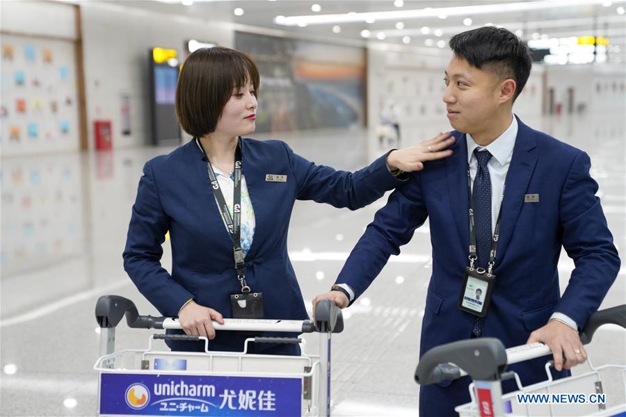 CHINA-CHONGQING-SPRING FESTIVAL TRAVEL RUSH-AIRPORT-COUPLE (CN)