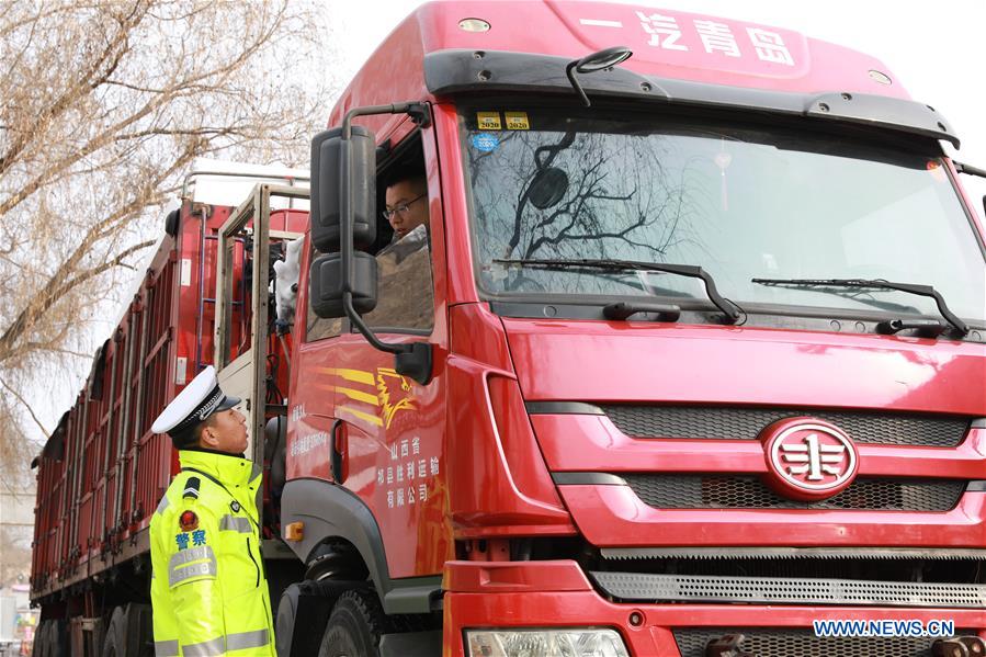 CHINA-GANSU-LANZHOU-LUNAR NEW YEAR EVE-TRAFFIC POLICE (CN)