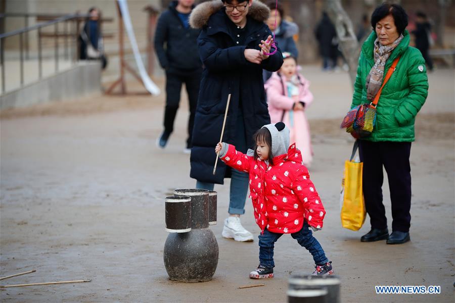 SOUTH KOREA-YONGIN-FOLKLORE VILLAGE