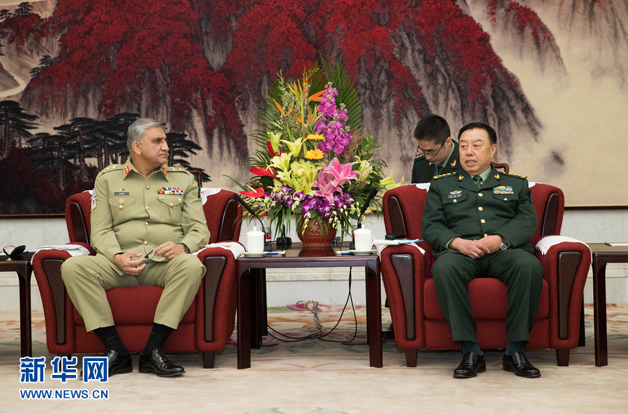 3月16日，中央軍委副主席范長龍會見來訪的巴基斯坦陸軍參謀長巴杰瓦。   新華社記者琚振華攝