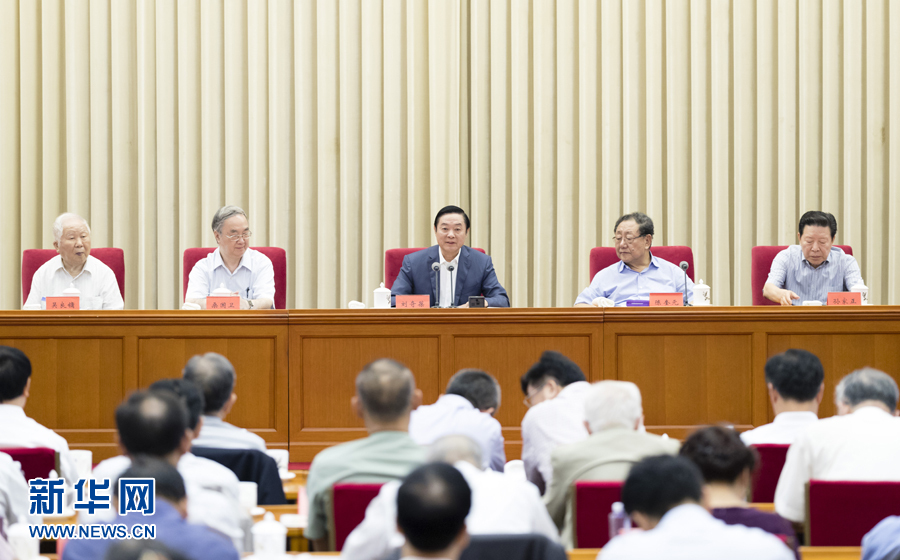 9月8日，中共中央政治局委員、中央書記處書記、中宣部部長劉奇葆在北京出席中國大百科全書第三版總編輯委員會成立大會并講話。 新華社記者丁海濤 攝