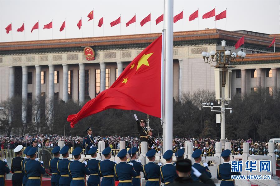 （社會(huì)）（1）人民解放軍首次執(zhí)行天安門(mén)廣場(chǎng)升國(guó)旗任務(wù)