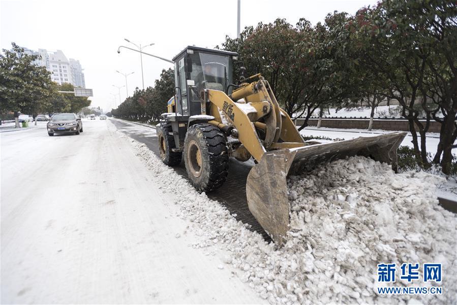 （新華全媒頭條）（9）雨雪冰凍中，他們奮力前行——基層黨員干群抗擊冰雪災(zāi)害紀(jì)實