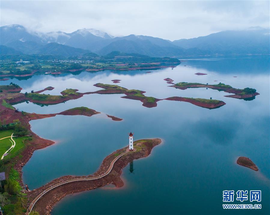 （壯闊東方潮 奮進(jìn)新時(shí)代——慶祝改革開(kāi)放40年）（6）美麗中華大地書(shū)寫(xiě)綠色傳奇