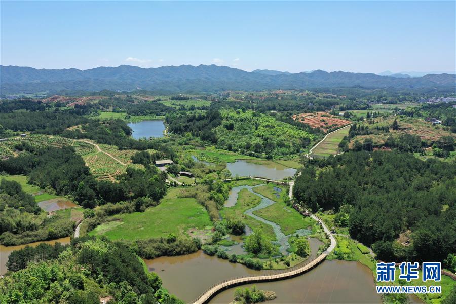 (壯麗70年·奮斗新時代·圖文互動）（2）福建長?。簱Q顏“山光水濁” 永駐綠水青山