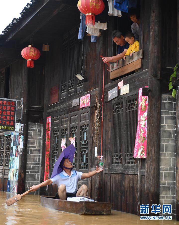 （抗洪搶險·圖文互動）（5）洪水來時，那暖心的民間救援